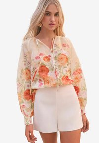 REGULAR FIT - BUTTON THROUGH FLORAL PRINTED - Blūze - white