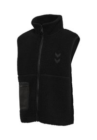 Czarna bezrękawnikowa kamizelka z polaru z wysokim kołnierzem, przednim zamkiem błyskawicznym, dwoma logo w kształcie szewronów na piersi oraz kieszenią na zamek po lewej dolnej stronie.