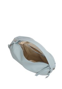 Borsa in pelle azzurro chiaro con finitura texturizzata, chiusura a zip e interno color crema. Presenta una tasca interna e una tracolla regolabile.