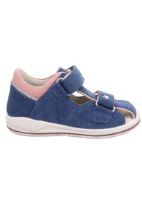 Blaue Wildledersandale mit pinken Akzenten, ausgestattet mit zwei verstellbaren Riemen, offener Zehenpartie und einer weißen Sohle mit einem leicht lila Streifen.