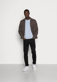 Selected Homme SLHMORGAN SS O-NECK TEE W NOOS - T-shirt básica - dream blue