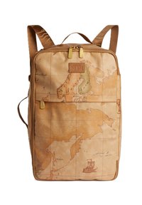 Mochila marrón con estampado de mapa, material sintético suave, forma rectangular, dos correas para los hombros y cremalleras y acentos en tono dorado.