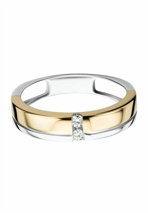 Zweifarbiger Ring mit einem glänzenden goldenen Band und einer eleganten silbernen Basis, akzentuiert mit drei kleinen klaren Edelsteinen in der Mitte.