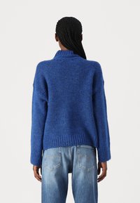 Vero Moda VMMADDIE HIGHNECK PULLOVER  - Pulover - surf the web