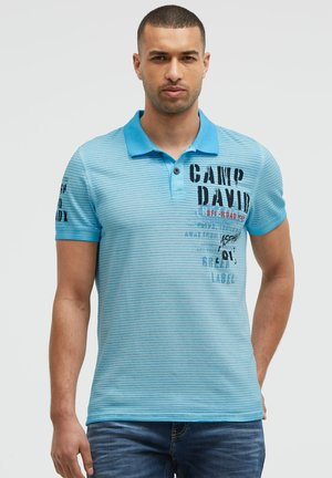 Camp David, CAMP DAVID POLO MIT STREIFENSTRUKTUR UND LABEL PRINTS - Polo shirt - summer aqua