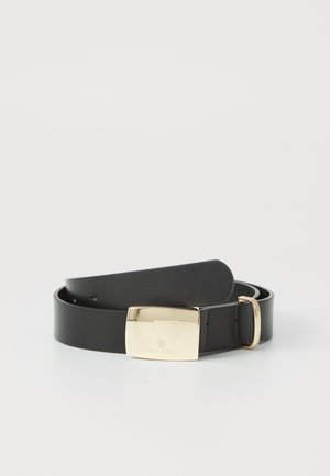 Cintura in pelle nera con una fibbia rettangolare in tono dorato. Presenta una texture liscia e cinque fori regolabili per la dimensione.