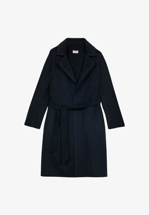 Donkerblauwe jas met een reverskraag, lange mouwen, een riem in de taille en contrasterende lichtere stiksels langs de randen.