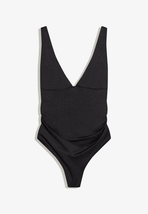 Czarny jednoczęściowy kostium kąpielowy z głębokim dekoltem w kształcie litery V, szerokimi ramiączkami i subtelnymi marszczeniami na przodzie.