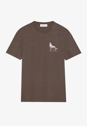 Mutskleurige katoenen T-shirt met een grafisch ontwerp van een witte wolf en de tekst "WALK ALONE" eronder. Klassiek ontwerp met ronde hals en korte mouwen.