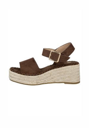Sandalia cuña de ante marrón con correa en el tobillo y hebilla dorada, con suela plataforma de yute trenzado.