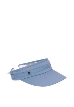 Športová šiltovka svetlomodrej farby s ohnutým šiltom a nastaviteľným zadným remienkom, na boku s malým okrúhlym kovovým logom.