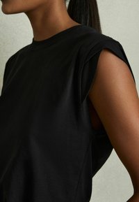 Reiss REGULAR FIT - JADE SLEEVE - Pamata T-krekls - black