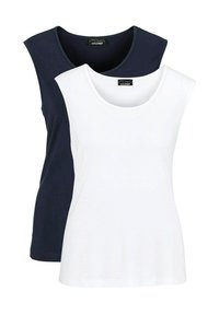 Zwei ärmellose Oberteile, eines in Marineblau und eines in Weiß, mit runden Ausschnitten und einem glatten Baumwollmaterial, ordentlich übereinander geschichtet.