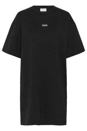 Camiseta preta com corte folgado, mangas curtas, gola redonda e um pequeno logótipo bordado em branco no peito. Material de algodão suave.