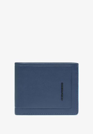 Blauwe lederen bi-fold portemonnee met subtiele stiksels en een klein, verticaal zwart "Piquadro" logo aan de voorkant rechts onderin.