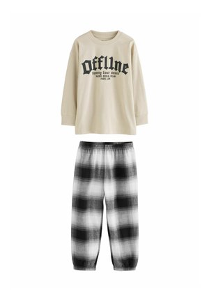 Beige košile s dlouhým rukávem a černým textem "OFFLINE", spárovaná s černo-bílými kostkovanými kalhotami s elastickým pasem. Bavlněný materiál, volný střih.
