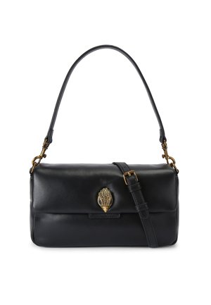 Bolso de hombro de cuero negro con un cierre ornamental dorado con forma de mano y una correa ajustable con hebilla y cierres dorados.