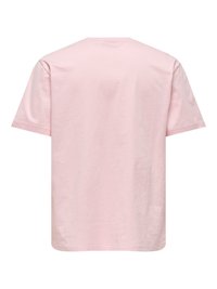T-shirt rose clair uni à manches courtes, vu de dos sur fond blanc.