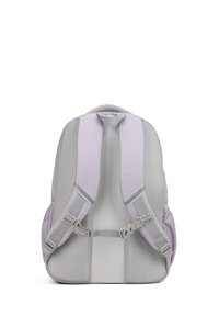 Zaino viola e grigio con spallacci imbottiti, pannelli in rete e fibbie regolabili. Finitura liscia con un design snello e scomparti per il bagaglio.