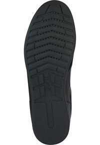 Suela de zapato de goma negra con un patrón de relieve geométrico y pequeñas perforaciones, que presenta el nombre de la marca "Geox" grabado en el centro.