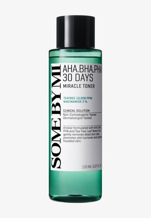 SOME BY MI AHA BHA PHA Tonico Miracolo 30 Giorni, bottiglia verde da 150ml con tappo nero, etichettata con ingredienti chiave e benefici del prodotto.