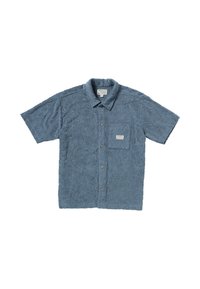 Camisa de botón de manga corta en tejido azul texturizado, con un patrón floral, un bolsillo en el pecho y botones marrones.