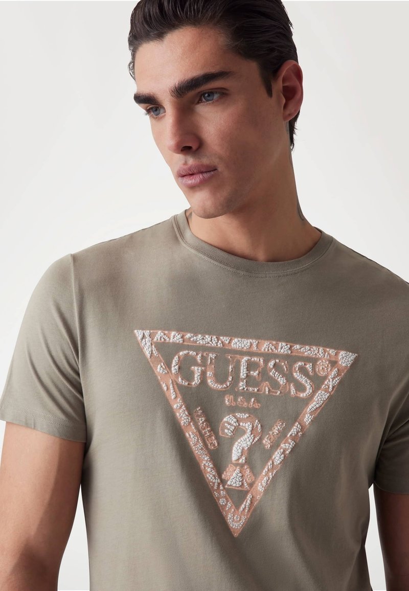 Guess Magliette A Righe Zalando Guess LOGO DREIECK T-shirt