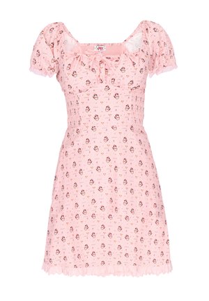 Rochie scurtă roz cu mâneci bufante, decolteu pătrat, model mic roșu și alb, talie conică și tiv cu volane.