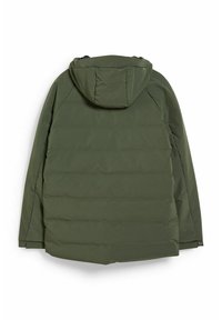 Oliwkowo zielona pikowana kurtka zimowa z kapturem, długimi rękawami i mankietami na zatrzaski, widziana od tyłu.