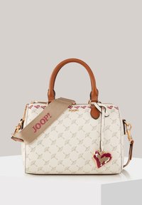 Borsa beige in tessuto con manici in pelle color nocciola, una tracolla ricamata rosa e un ciondolo a forma di cuore. Presenta un motivo sottile su tutta la superficie.