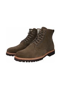 Stivaletti alla caviglia in suede marrone con punta rotonda, chiusura con lacci frontale, occhielli in metallo e suole in gomma robuste. Presentano cuciture in contrasto di un marrone chiaro.