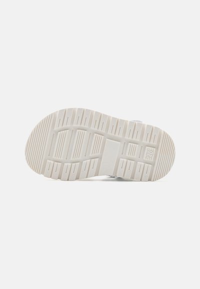 Soletta in gomma piatta e liscia con scanalature e creste testurizzate per una migliore aderenza. Presenta una finitura opaca e un dettaglio del logo rettangolare.