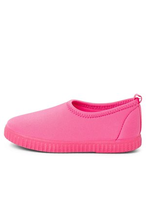 TIPO  - Trainers - fucsia