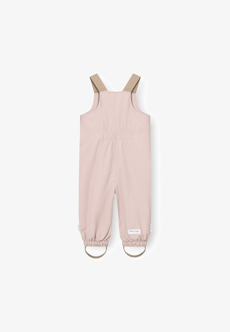 Helle rosa Kinderoverall mit beigen Trägern, elastischen Bündchen an den Knöcheln und einem gerüschten Rücken für zusätzlichen Komfort. Hergestellt aus leichtem Stoff.