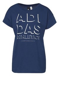 Mörkblå kortärmad T-shirt i bomull med fet vit text "ADIDAS ATHLETICS" och rund halsringning.