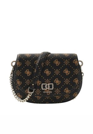 Borsa a tracolla nera con motivo logo Guess marrone, tracolla a catena argentata e chiusura con logo Guess argentato sulla patta frontale.