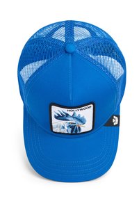 Gorra trucker de malla azul con un parche de gallo y el texto "HOLLYWOOD" en la parte delantera, con una pequeña etiqueta lateral en blanco y negro.