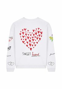 Felpa bianca con un grande design a cuore rosso composto da cuori più piccoli sul retro, con il testo "SWEET heart" e grafiche aggiuntive sulle maniche.