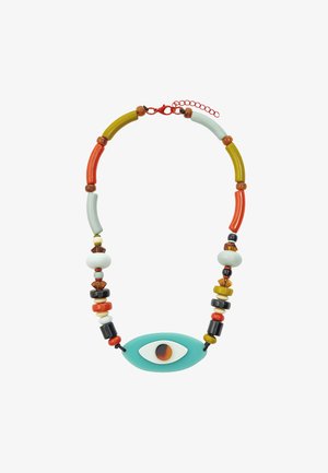Naszyjnik z koralików z wielokolorowymi cylindrycznymi i okrągłymi koralikami, z centralnym zawieszeniem w kształcie oka w kolorze turkusowym z pomarańczową i czarną źrenicą.