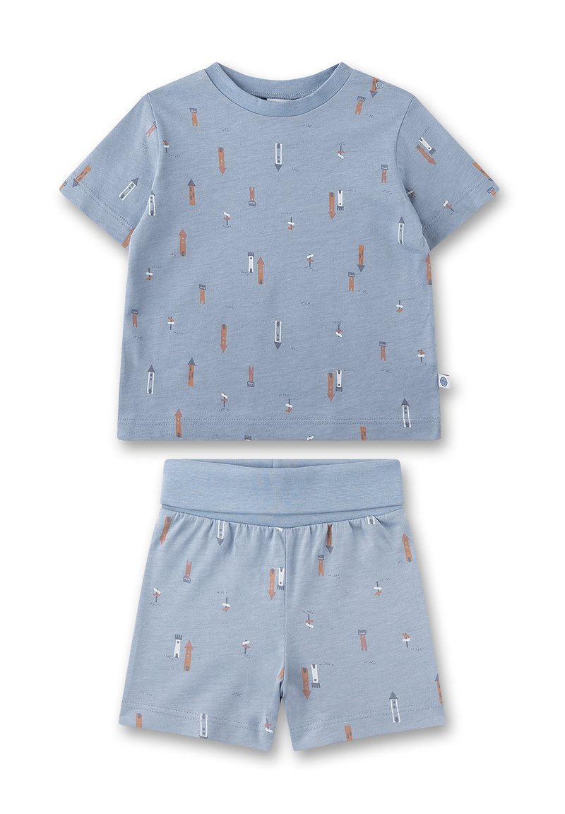 Hellblaues Baumwoll-Pyjama-Set mit einem kurzärmligen Oberteil und Shorts. Beide Teile zeigen ein Muster aus verschiedenen kleinen Gebäuden und Pfeilen.