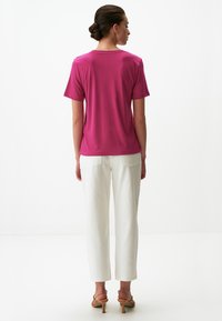 Jimmy Key STRAIGHT FIT CREW NECK SHORT SLEEVED - T-shirt basic - fuchsia