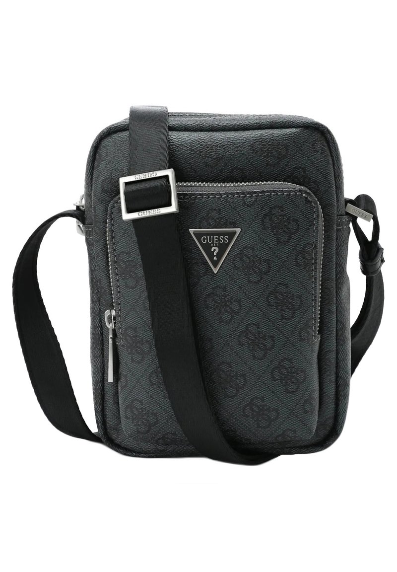 Borsa a spalla in tessuto nero con un discreto motivo a logo, tracolla regolabile, chiusura con zip e dettaglio in metallo a forma di triangolo con logo sul davanti.