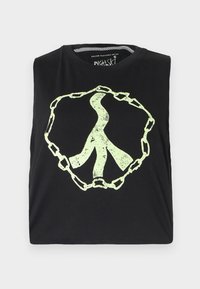 Sort ærmeløs t-shirt med et stort, uregelmæssigt lysegrønt grafisk motiv af et fredssymbol, der er omkranset af et kædemønster, lavet af blød bomuldsstof.
