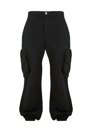 Pantaloni cargo neri con una vestibilità rilassata, dotati di due tasche laterali, polsini elastici alle caviglie e chiusura con bottone in vita.