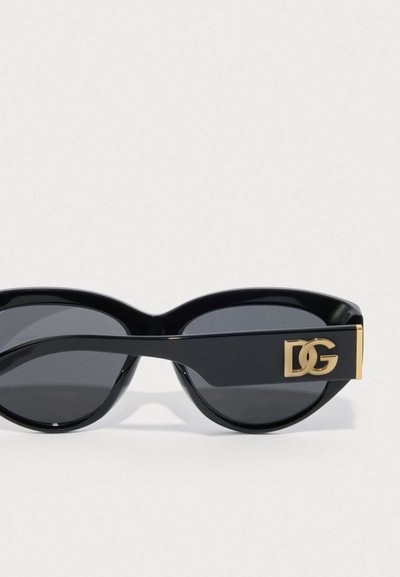 Óculos de sol pretos com um acabamento brilhante, lentes ovais e uma armação preta mate com um destaque do logotipo dourado "DG".