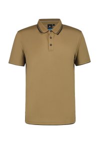 Camisa polo marrón de manga corta con una tapeta de tres botones, bordes del cuello oscuros en contraste y una textura de tela suave.