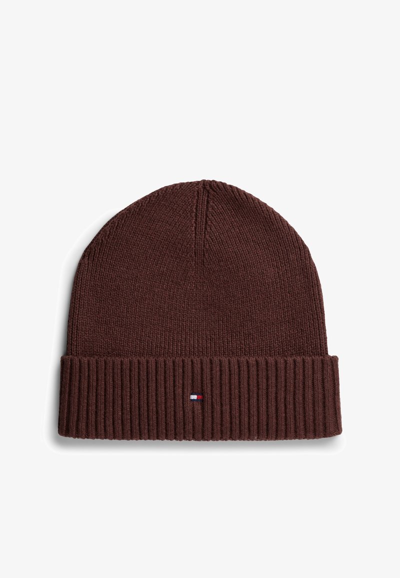 Bonnet en maille marron foncé avec revers côtelé plié et petit logo rectangulaire rouge, blanc et bleu au centre devant.