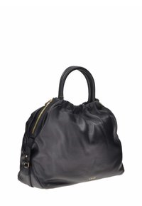Borsa a mano nera in pelle con design arricciato, superficie testurizzata, doppio manico e dettagli in metallo dorato. Presenta una tasca con zip.