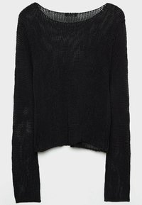 Pull noir en maille avec manches longues, encolure arrondie et coupe décontractée. Présente un motif de points lâches et un ourlet raccourci.