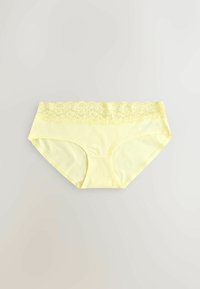 Culotte jaune pour femme avec taille en dentelle, coupe bikini, et tissu lisse sur un fond clair uni.